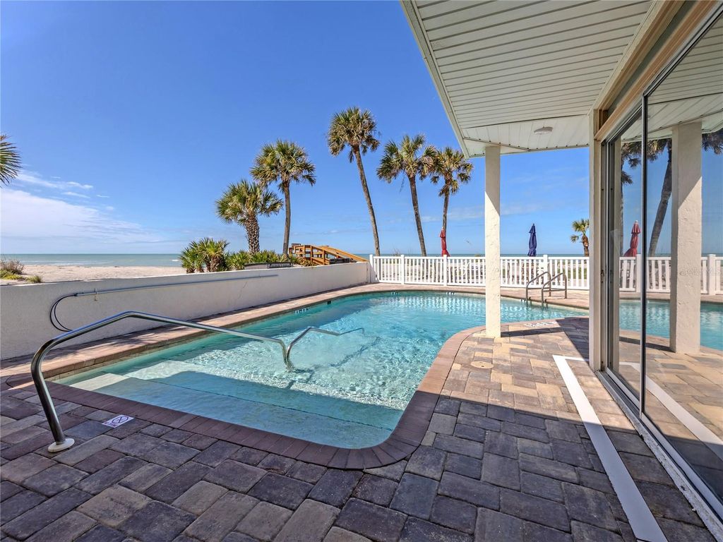 Image 30 of property listing at 550 W FLAMINGO DRIVE 301, Venice, FL 34285