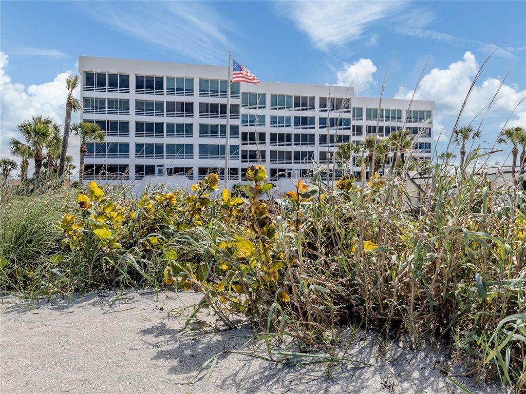 Image 38 of property listing at 550 W FLAMINGO DRIVE 301, Venice, FL 34285