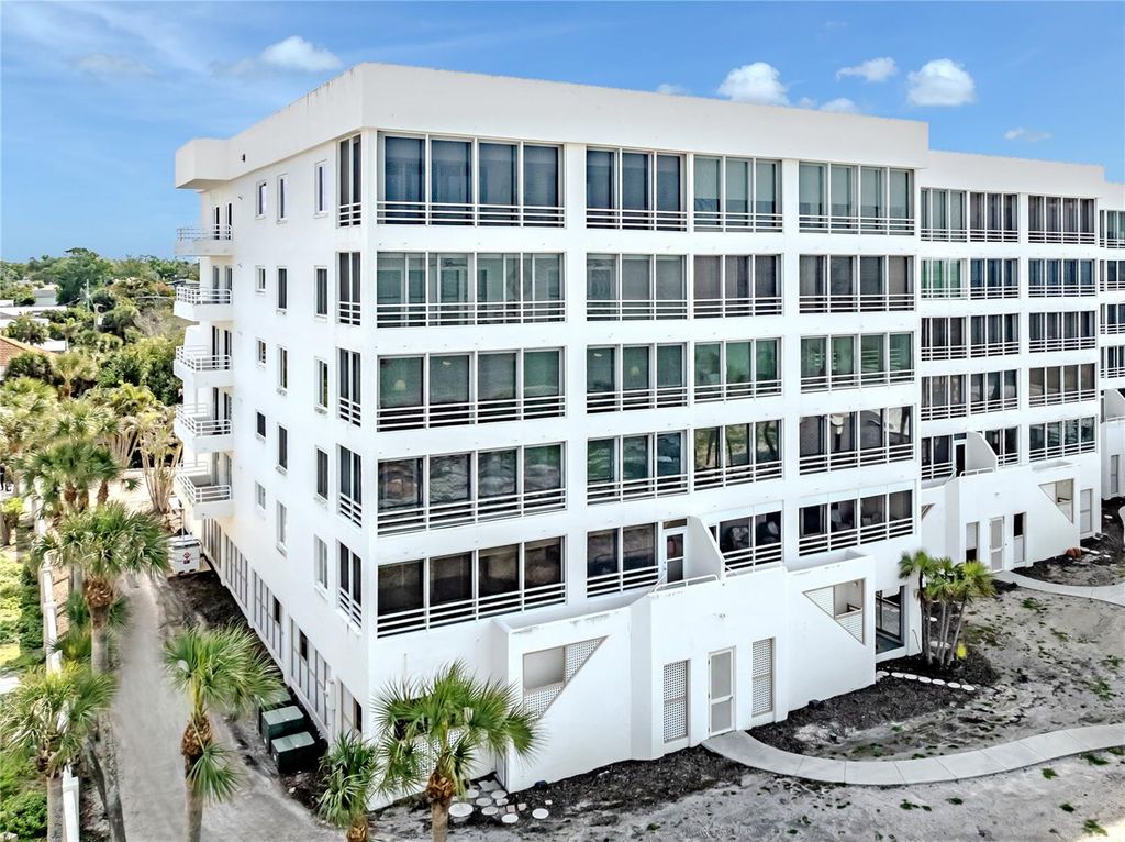 Image 43 of property listing at 550 W FLAMINGO DRIVE 301, Venice, FL 34285