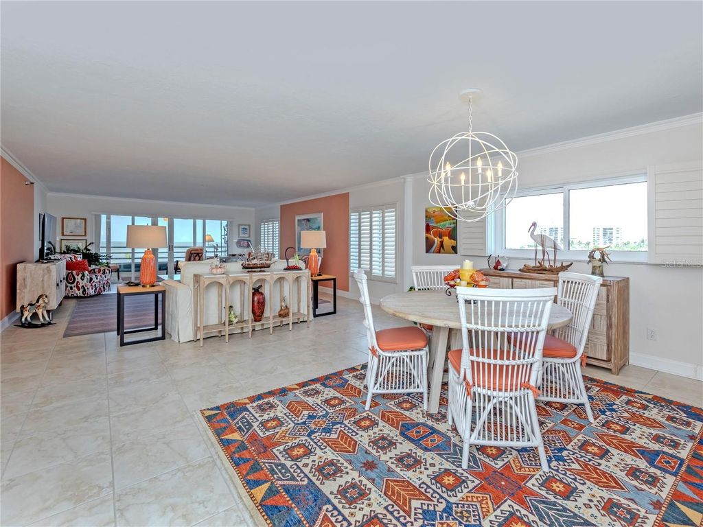 Image 7 of property listing at 550 W FLAMINGO DRIVE 301, Venice, FL 34285