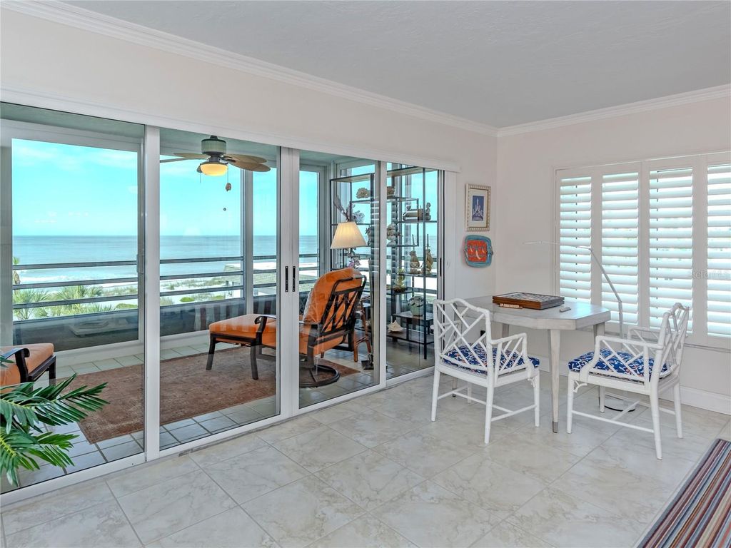 Image 8 of property listing at 550 W FLAMINGO DRIVE 301, Venice, FL 34285