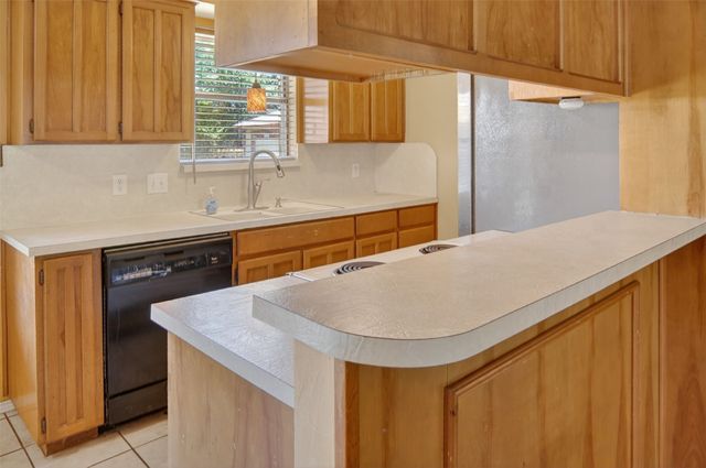 716 Nicole Drive, Burleson, TX 76028