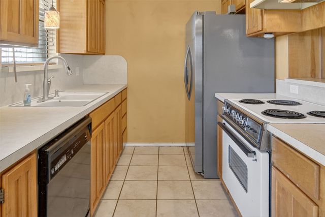 716 Nicole Drive, Burleson, TX 76028