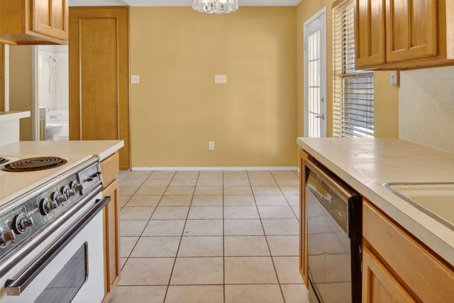 716 Nicole Drive, Burleson, TX 76028