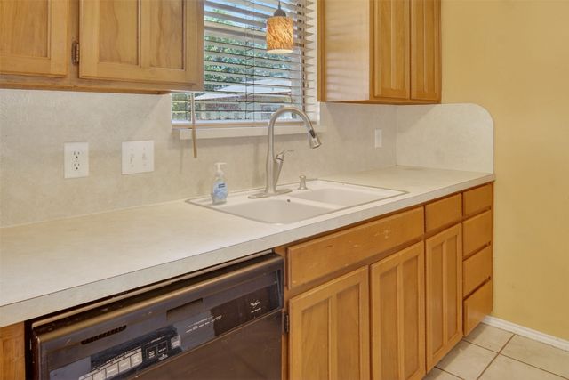 716 Nicole Drive, Burleson, TX 76028