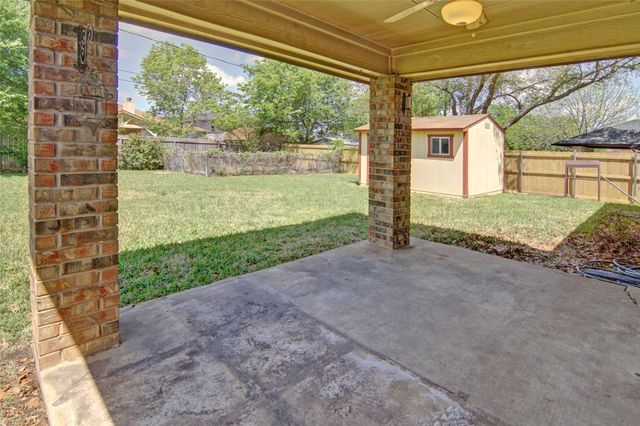 716 Nicole Drive, Burleson, TX 76028