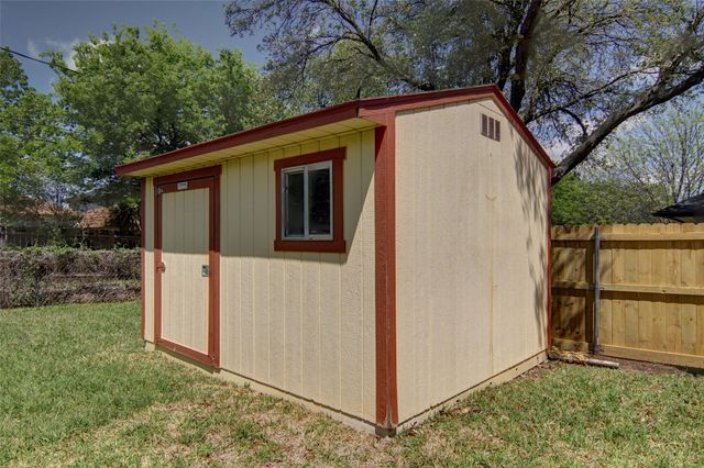 716 Nicole Drive, Burleson, TX 76028