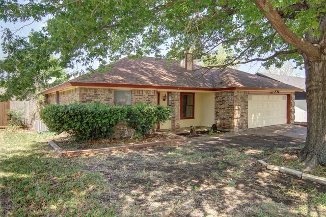 716 Nicole Drive, Burleson, TX 76028