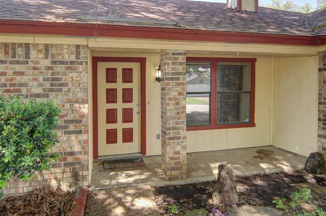 716 Nicole Drive, Burleson, TX 76028