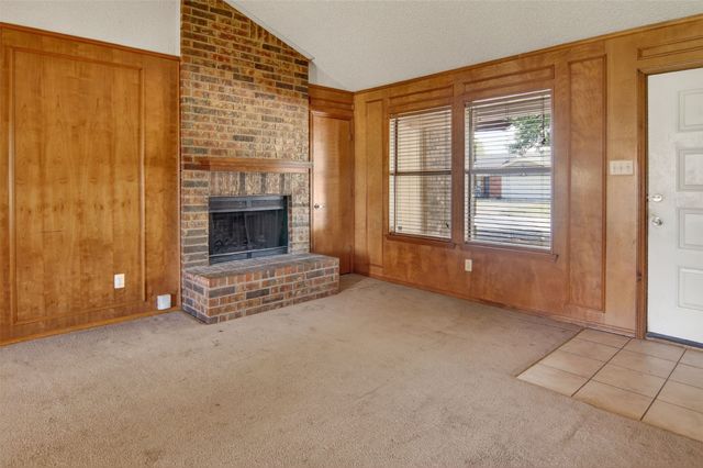 716 Nicole Drive, Burleson, TX 76028