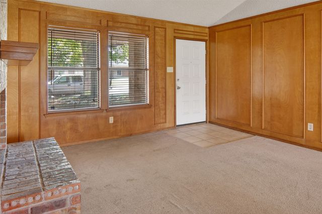 716 Nicole Drive, Burleson, TX 76028