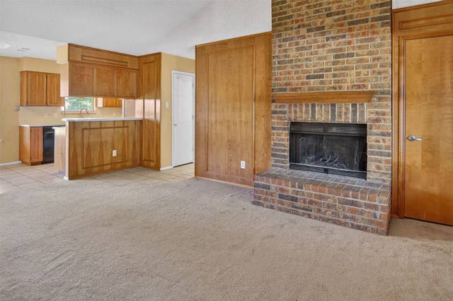 716 Nicole Drive, Burleson, TX 76028