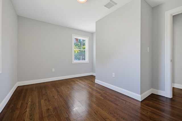 7 Hamilton St, Framingham, MA 01701