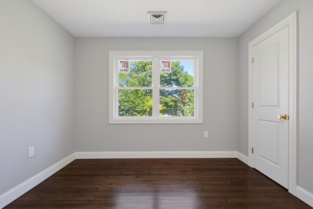 7 Hamilton St, Framingham, MA 01701