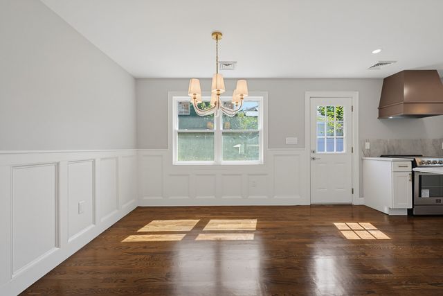 7 Hamilton St, Framingham, MA 01701