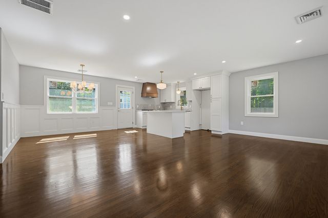 7 Hamilton St, Framingham, MA 01701