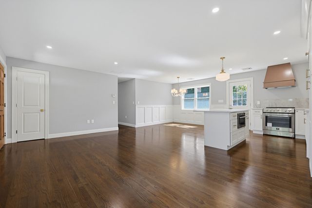 7 Hamilton St, Framingham, MA 01701