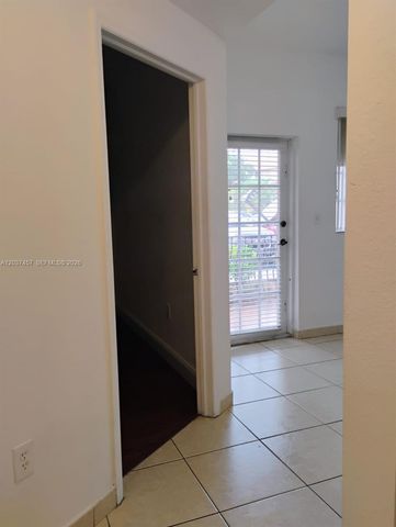 17415 NW 75th Pl 103, Hialeah, FL 33015