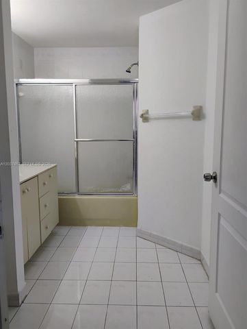 17415 NW 75th Pl 103, Hialeah, FL 33015
