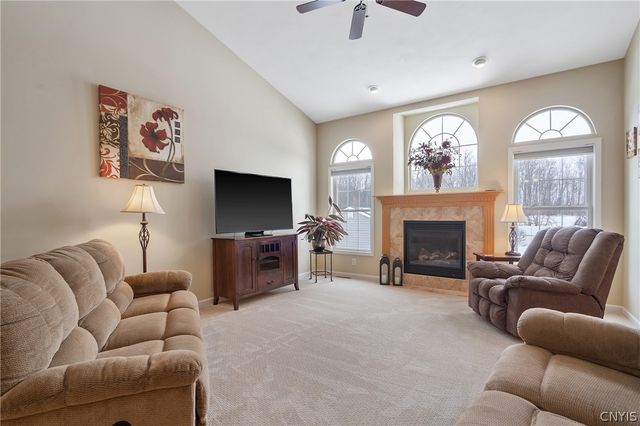 8494 Wayfarer Drive, Cicero, NY 13039