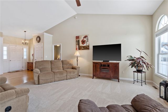 8494 Wayfarer Drive, Cicero, NY 13039