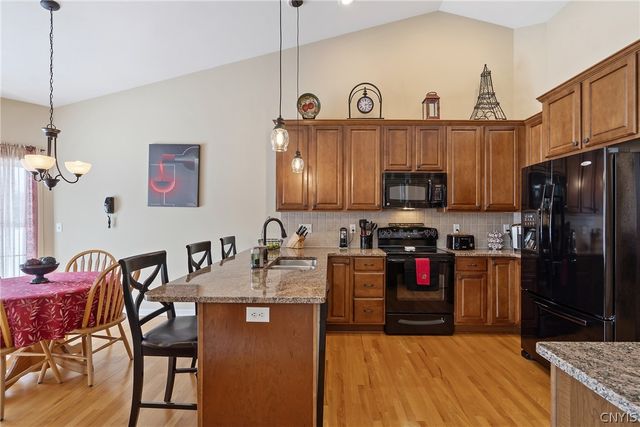 8494 Wayfarer Drive, Cicero, NY 13039