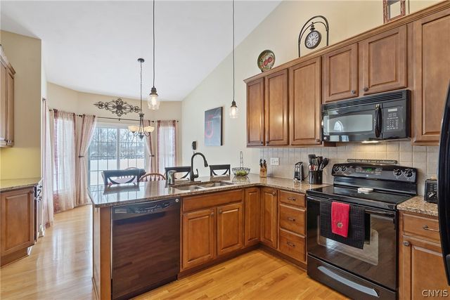 8494 Wayfarer Drive, Cicero, NY 13039