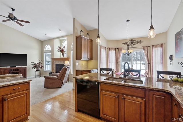 8494 Wayfarer Drive, Cicero, NY 13039