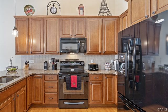 8494 Wayfarer Drive, Cicero, NY 13039