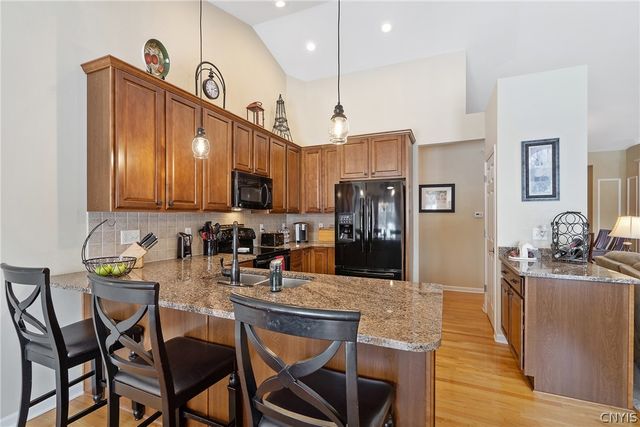 8494 Wayfarer Drive, Cicero, NY 13039