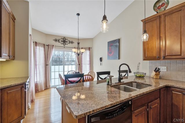 8494 Wayfarer Drive, Cicero, NY 13039