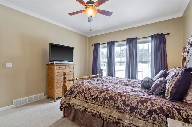 8494 Wayfarer Drive, Cicero, NY 13039