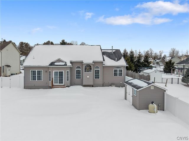 8494 Wayfarer Drive, Cicero, NY 13039