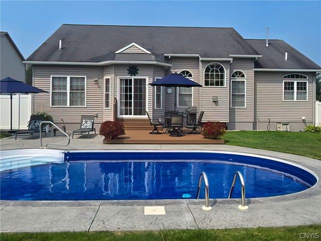 8494 Wayfarer Drive, Cicero, NY 13039