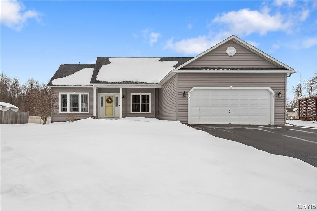 8494 Wayfarer Drive, Cicero, NY 13039