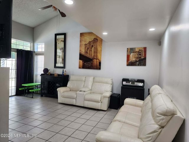 7747 LYNCHBURG Court E, Jacksonville, FL 32277