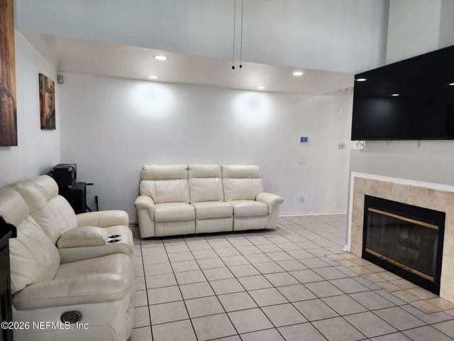 7747 LYNCHBURG Court E, Jacksonville, FL 32277