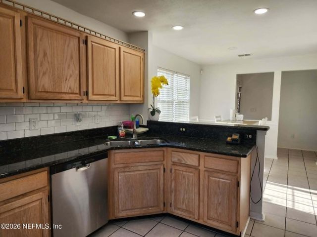 7747 LYNCHBURG Court E, Jacksonville, FL 32277