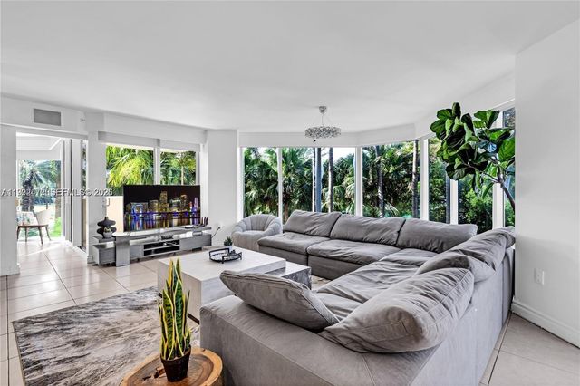 19333 Collins Avenue 304, Sunny Isles Beach, FL 33160