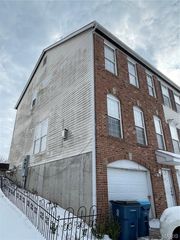 6 Robinson Circle Drive, St Louis, MO 63136