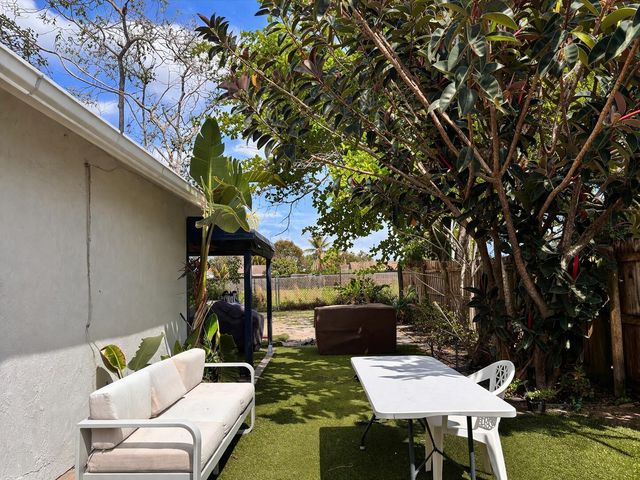 1180 Grandview Circle, Royal Palm Beach, FL 33411