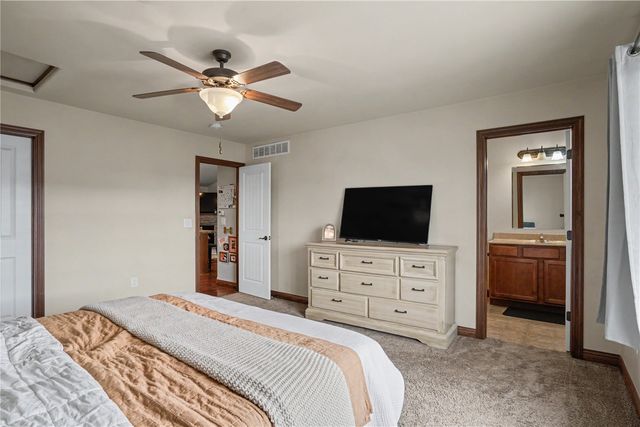 177 N Park Ridge Road, North Liberty, IA 52317