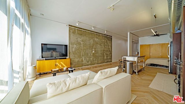 1111 S Grand Avenue 714, Los Angeles, CA 90015