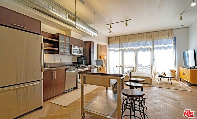 1111 S Grand Avenue 714, Los Angeles, CA 90015