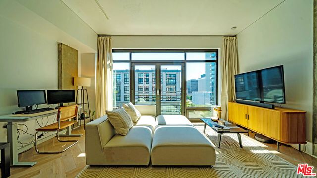 1111 S Grand Avenue 714, Los Angeles, CA 90015