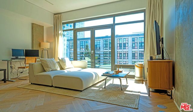 1111 S Grand Avenue 714, Los Angeles, CA 90015