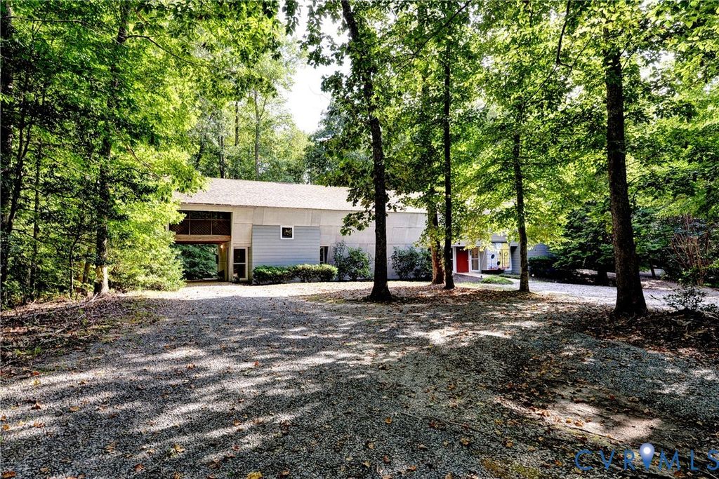 8615 Historical Path Rd, New Kent, VA 23124