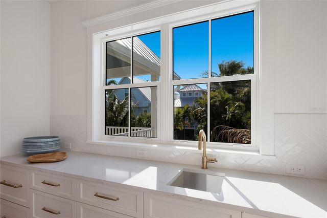 215 SYCAMORE AVENUE, Anna Maria, FL 34216