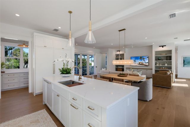 215 SYCAMORE AVENUE, Anna Maria, FL 34216