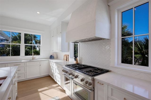 215 SYCAMORE AVENUE, Anna Maria, FL 34216